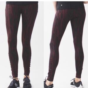 Lululemon Speed Tight IV Painted Animal Bordeaux Drama Black / Black 10